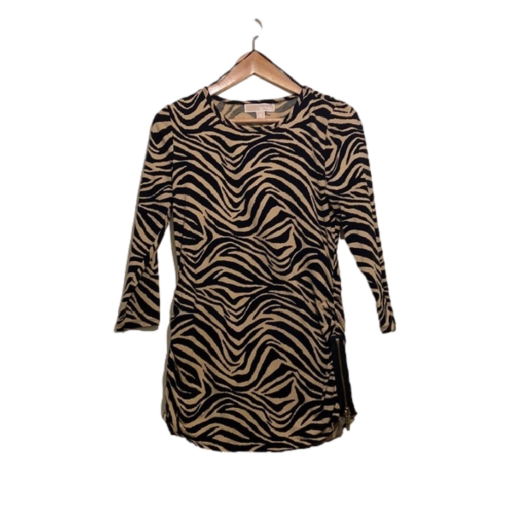 Michael Kors zebra print 3/4 sleeves top 95% cotton 5% elastase . Size M